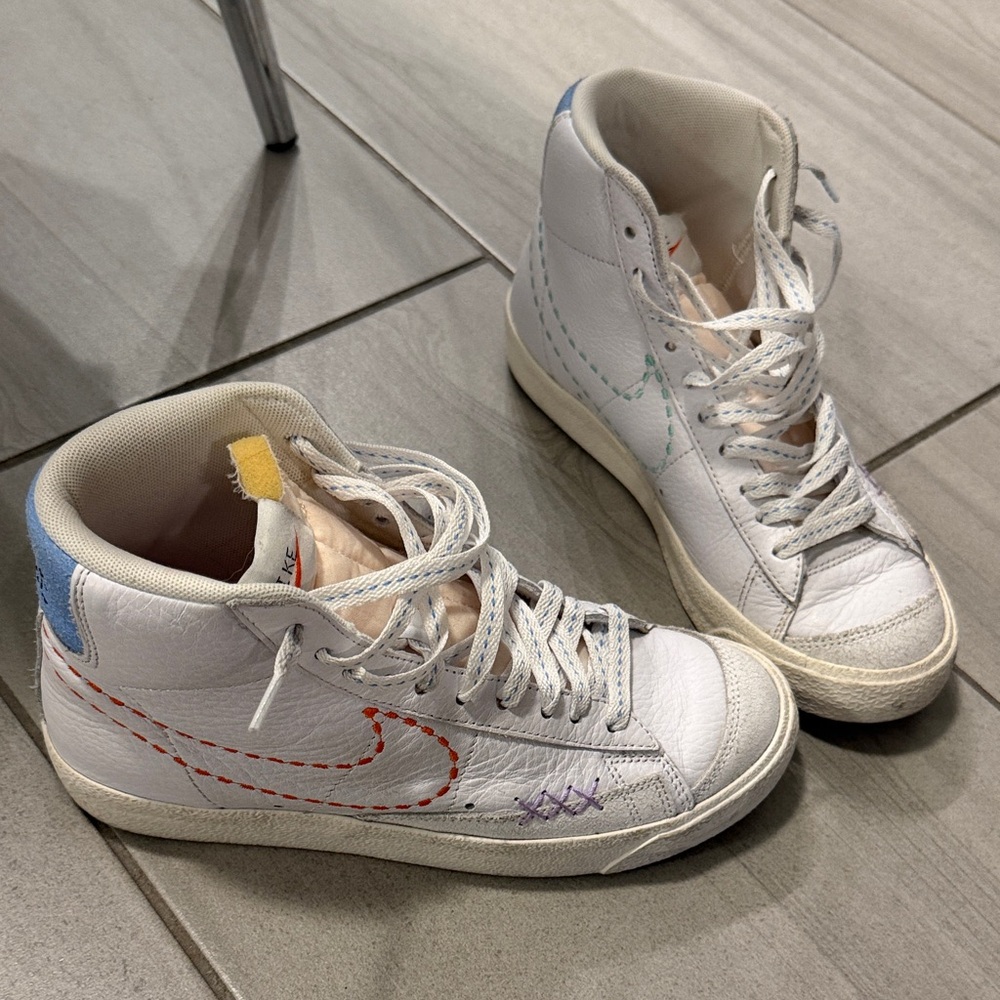 Nike White Ankle Boots with Multicolor Stitching